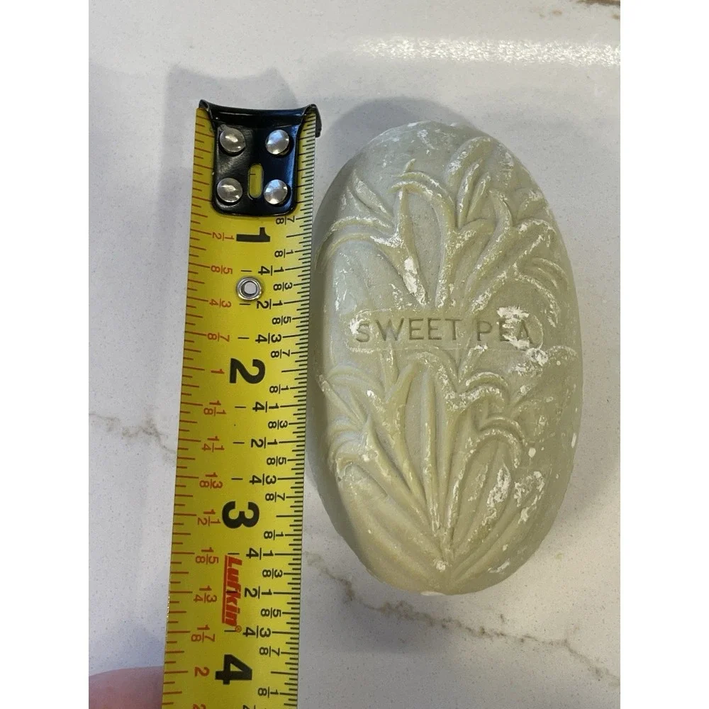 Vintage Fleurs Deluxe Cold Cream‎ Bar Soap Sweet Pea 2.75 oz Flaroma Etched